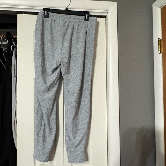 Old navy breath on active joggers - Picture 3 of 3